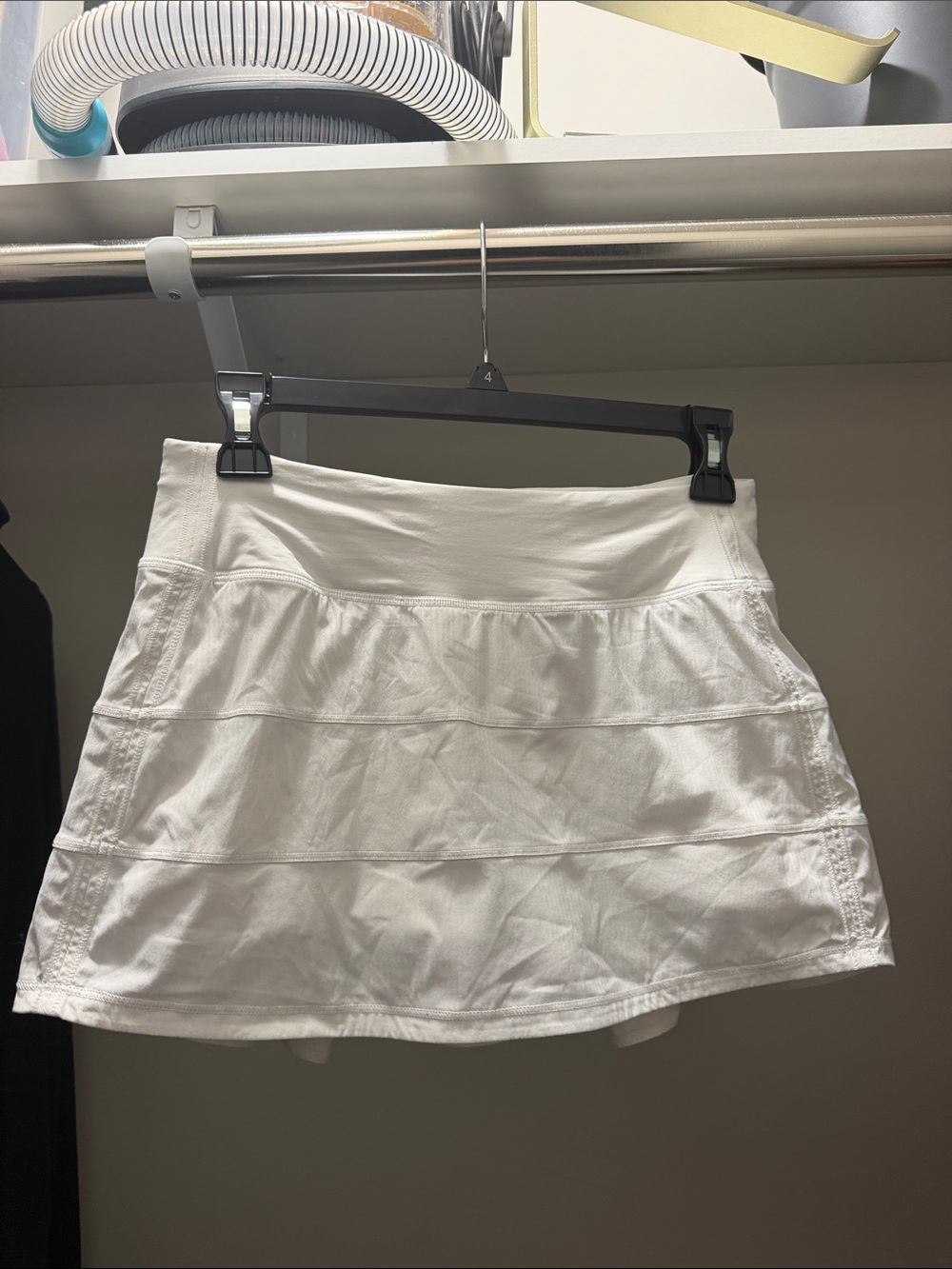 Lululemon Women's White 13” pace rival Skirt/skort